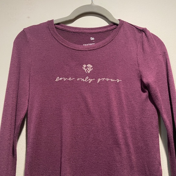 So Brand Girls size 8 Cranberry Long Sleeve Shirt with Gold Writing - Picture 3 of 7
